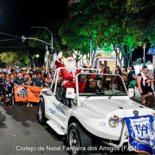 Fanfarra FAM Encanta no 2º Cortejo de Natal